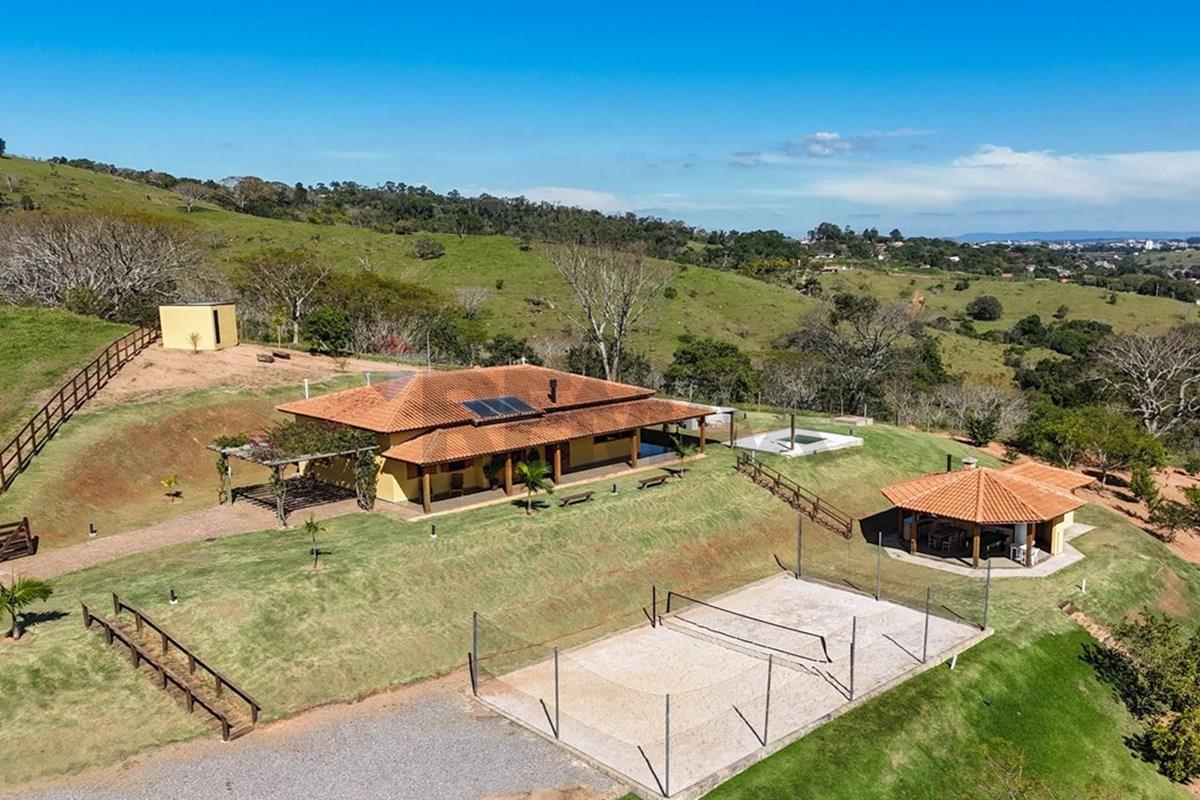 Sítio dos Sonhos com 20.000 m², Casa com Suíte, Piscina, Lazer Completo no Bairro dos Pereiras, Itatiba/SP