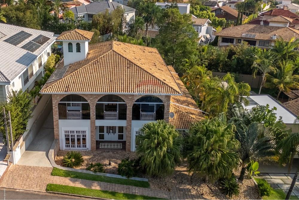 Casa de alto padrão com arquitetura mediterrânea, 4 suítes e ampla área gourmet em Valinhos