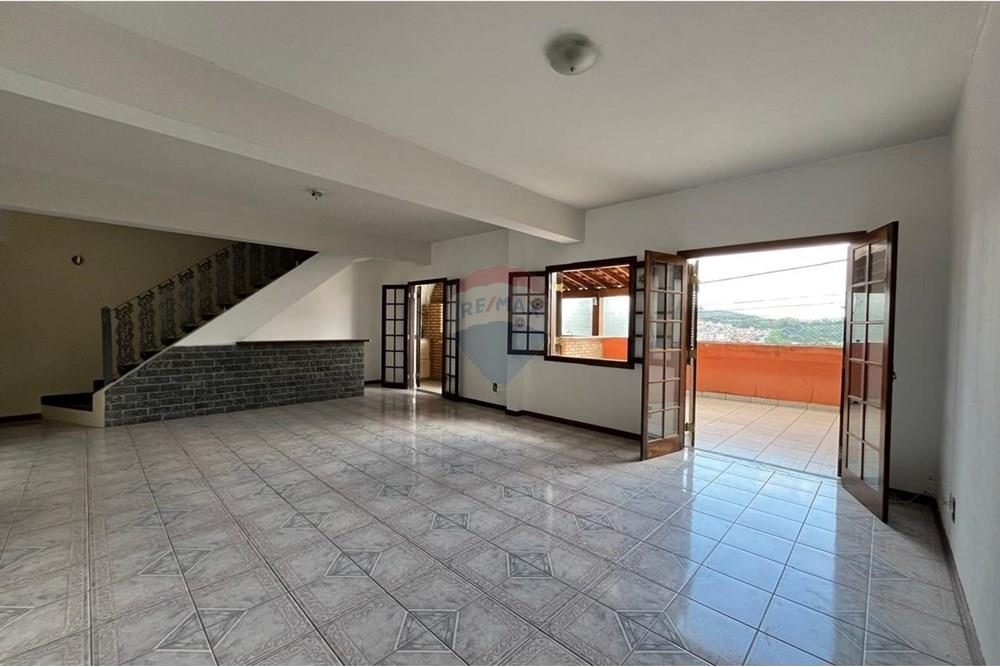 Casa a venda com 4 dormitórios, 345m² por R$ 780.000 em Campo Limpo Paulista.
