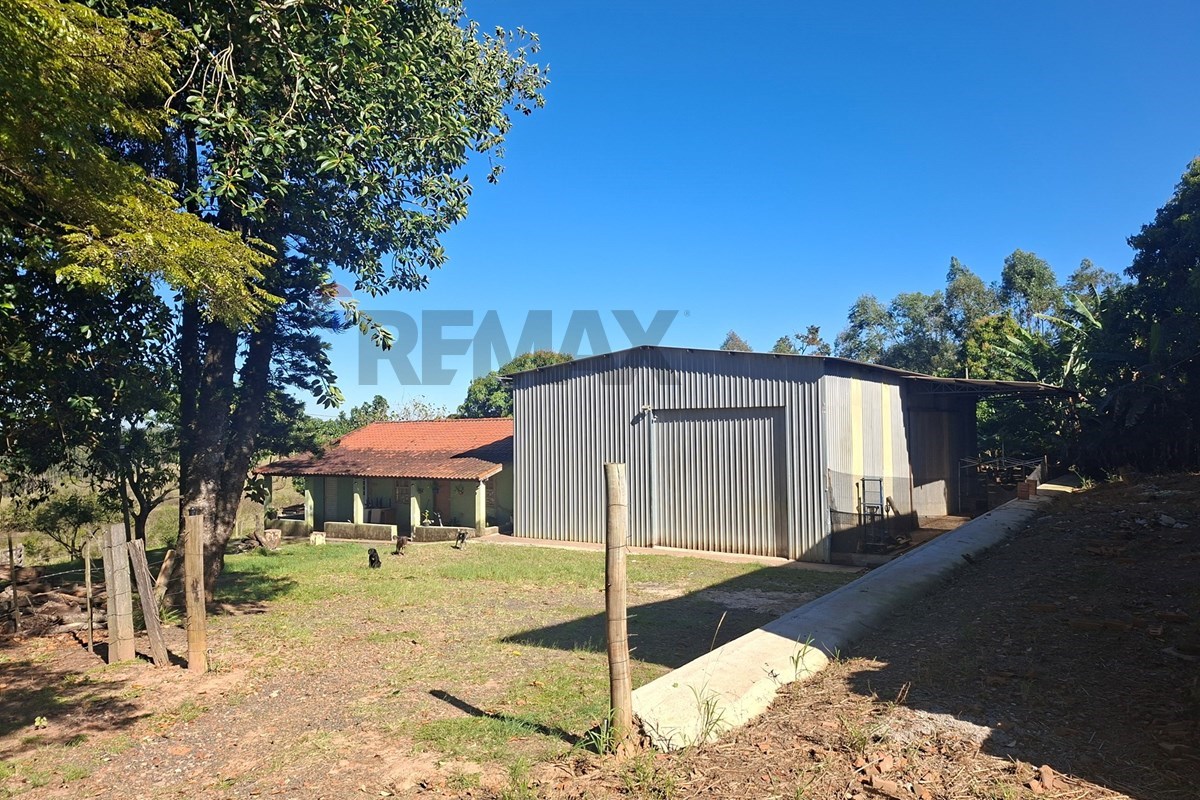 Galpão 200m2 e casa 100m2 com ótimo preço -Ideal pequenos negócios familiares