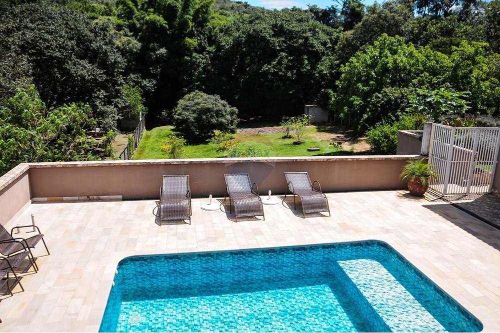 Chácara 2084m² em Jarinu/SP - 3 suítes/Closet e Piscina.
