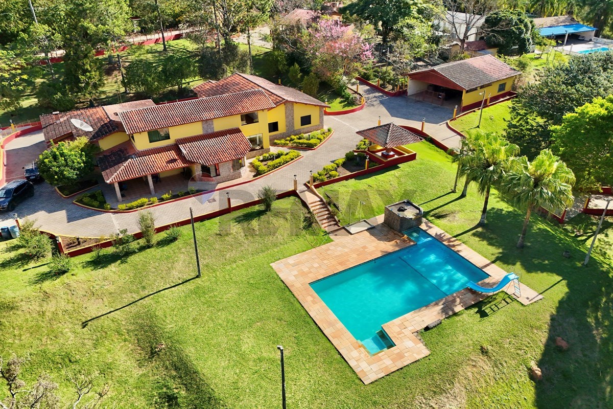 Sítio de 40.000 m2 com 03 casas, lazer completo, espaço para hospedagem e eventos — foto 1