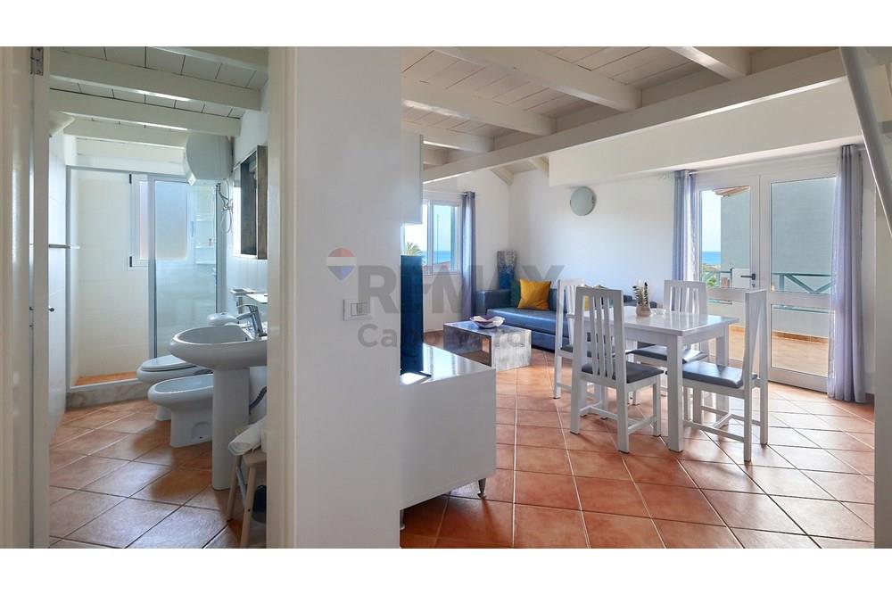 One-Bedroom Flat – Angulo… — 62.7 m² · €145,000 | CVREI