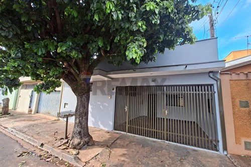 Casa no Conjunto Habitacional Jardim das Palmeiras