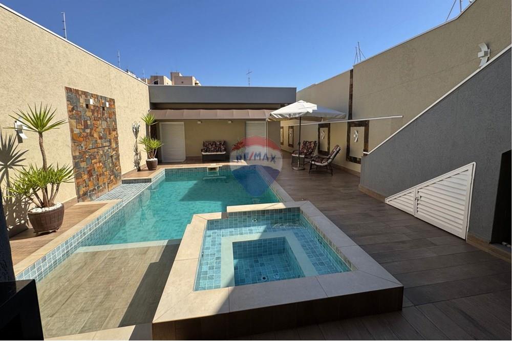 Casa, 4 quartos, 280 m² - Foto 1