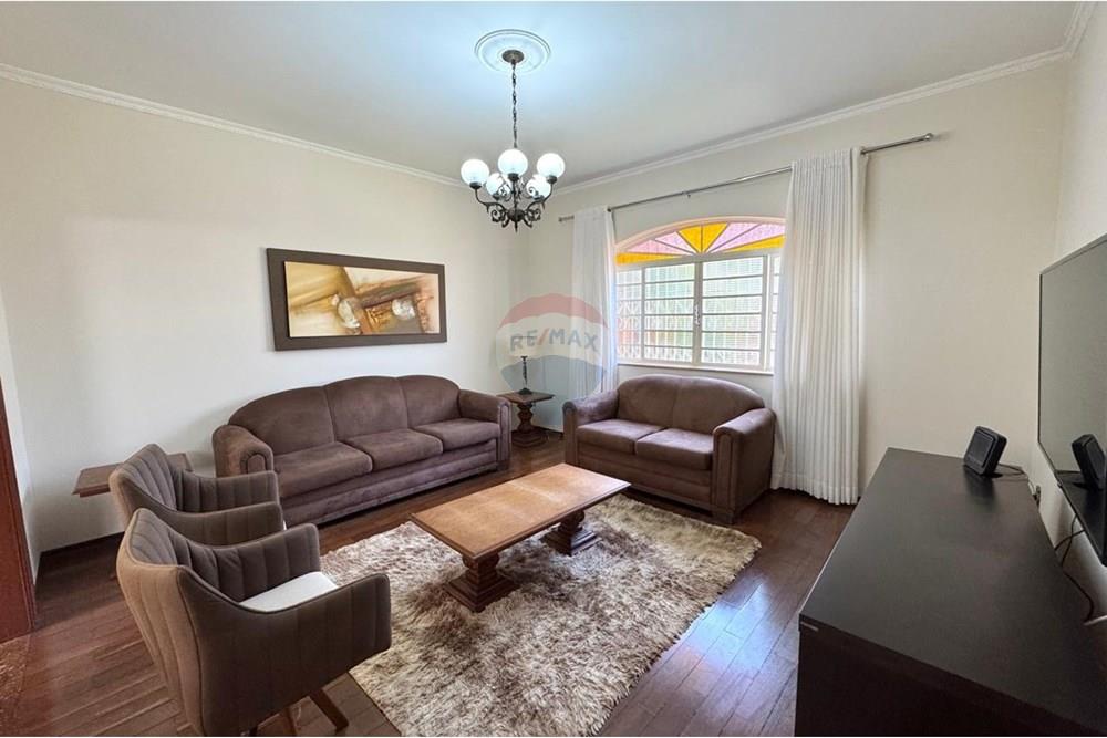 Casa, 3 quartos, 141 m² - Foto 2