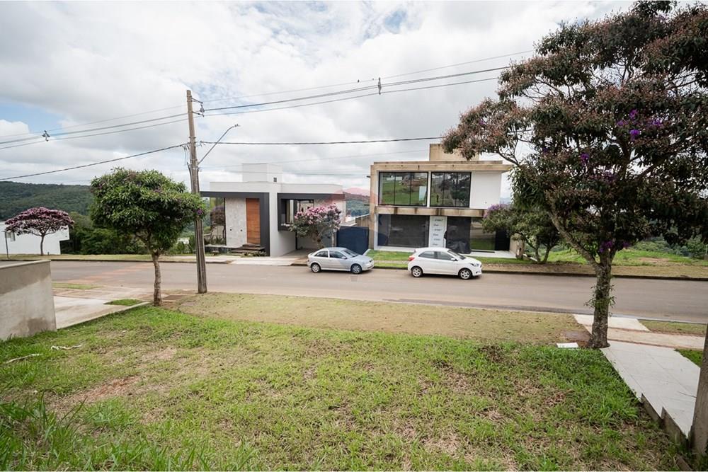 terreno em rua Octavio Malvaccini, 0000, São Pedro, Juiz de Fora, Minas Gerais, 36037-790