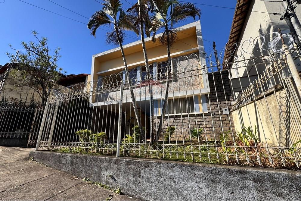 casa em Rua Ribeiro Abreu, 220 - Em frente a praça da baleia - Bairu, Juiz de Fora, Minas Gerais, 36050-090