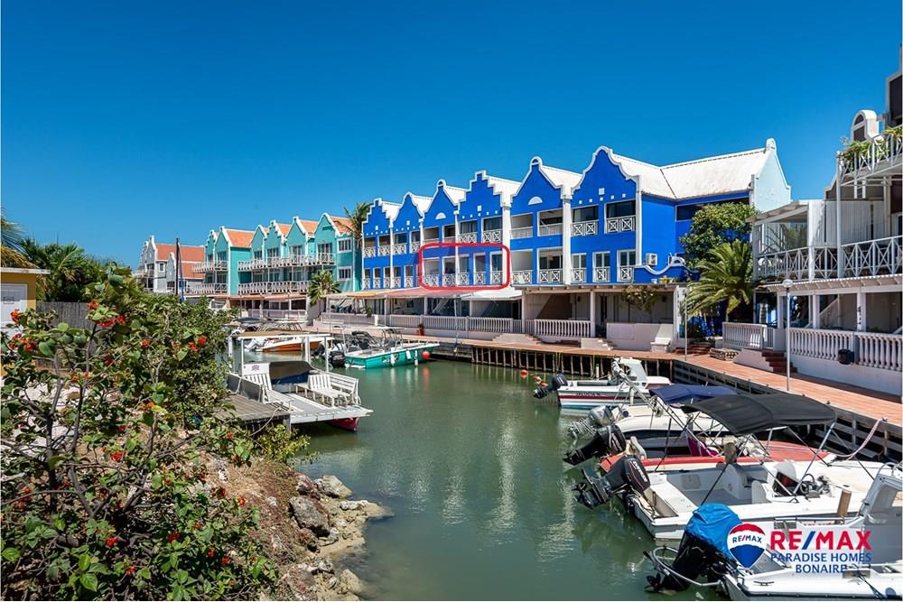 Beautiful waterfront condo for rent