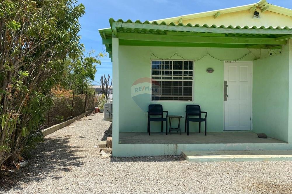 Cozy studio with private kitchen and bathroom