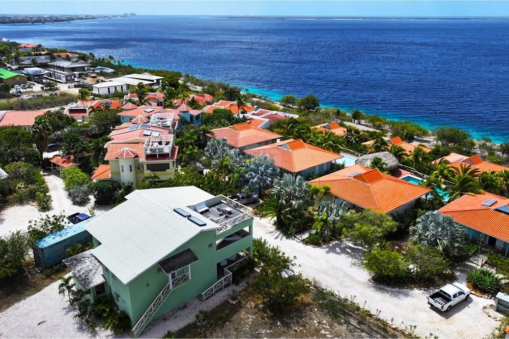 Apartment Building with 3 rental units