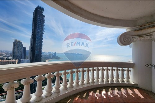 Own a Slice of Paradise in Park Beach Condo!