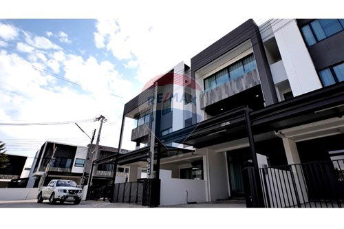 For Sale-Townhouse-San Phak Wan  -  Hang Dong, Chiang Mai-920211020-1
