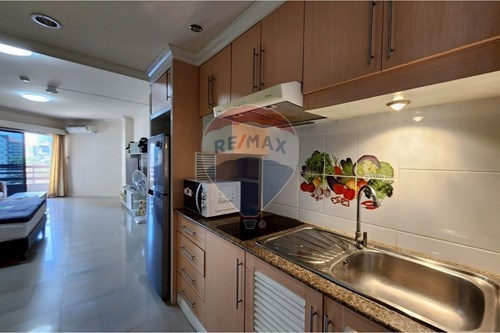 Beachside Condo in Pattaya - 1.7M Baht! photo