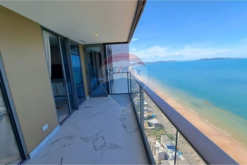 Luxury Condo with Sea Views on Jomtien Beach