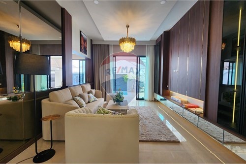 Tranquil Luxury: Huay Yai Home with Pool photo