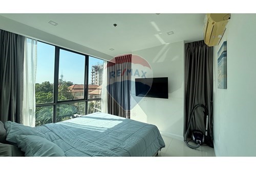 Luxury Condo with City Views, Prime Location photo
