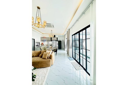 Dream Thai Retreat: Luxe 3-Bed Vacation Home photo