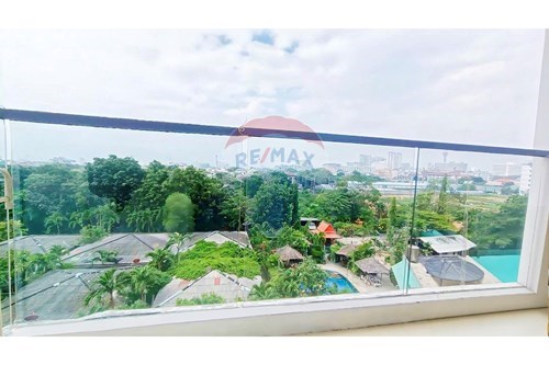 Urban Oasis in Jomtien: Condo Living at Laguna photo