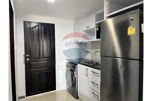 Stunning Seafront Condo in Pratumnak!