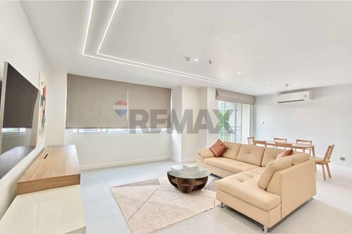 Stunning 2BR/3BA Modern Condo in Pattaya photo