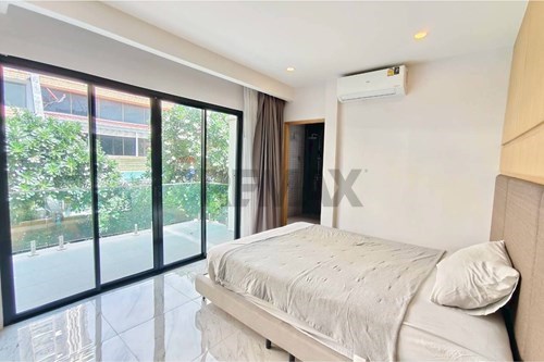 Luxurious 4-Bed Oasis in Casa Jomtien Village