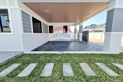 Luxury Modern Home in Bang Lamung, Chonburi photo