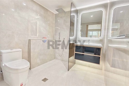Stunning 2BR/3BA Modern Condo in Pattaya photo