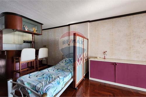Own a Slice of Paradise in Park Beach Condo! photo