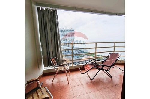 Experience Beachfront Living at View Talay 5C in Pattaya photo