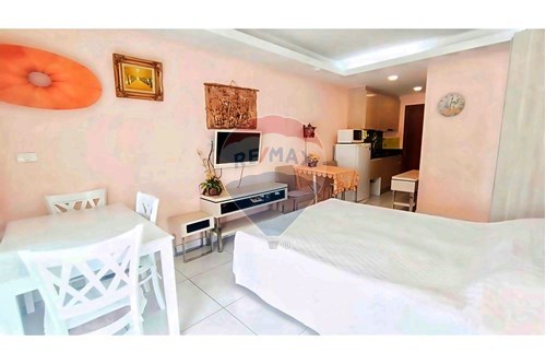Urban Oasis in Jomtien: Condo Living at Laguna photo