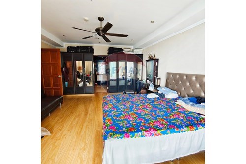 Experience Beachfront Living at View Talay 5C in Pattaya photo