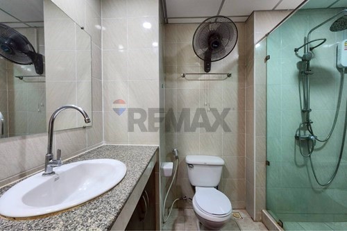 Prime Jomtien Condo: 1BR, 8th Floor, Foreign Quota