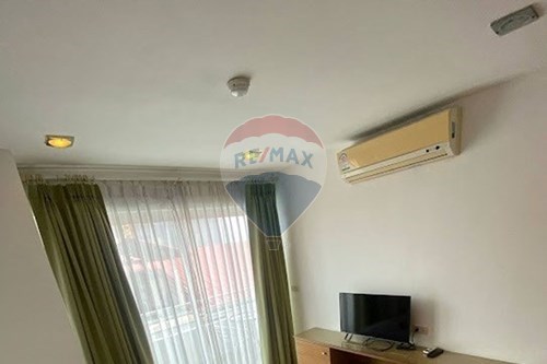Stylish Condo in Jomtien with City Views photo