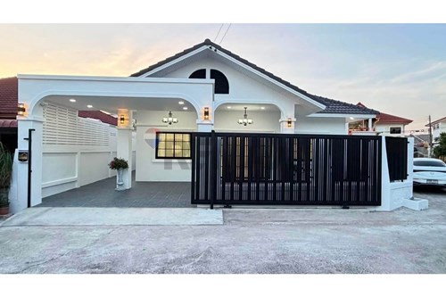 Luxury 3-Bed Dream Home in Soi Kao Talo, Bang Lamung