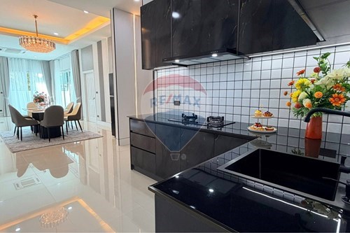 Luxury Villa in Garden Ville 1: Pool & Golf Nearby photo