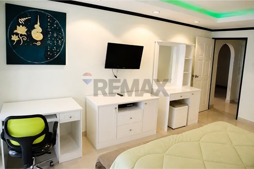 Beachside Condo in Jomtien: 2BR, 2BA, 60 Sqm — photo 3
