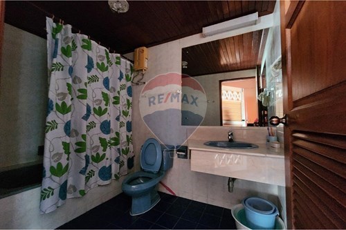 Own a Slice of Paradise in Park Beach Condo! photo