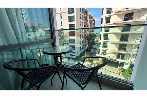 Luxury Condo with City Views, Prime Location photo