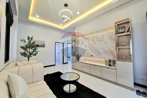 Luxury Modern Home in Bang Lamung, Chonburi photo