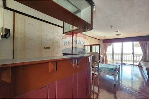 Own a Slice of Paradise in Park Beach Condo! photo