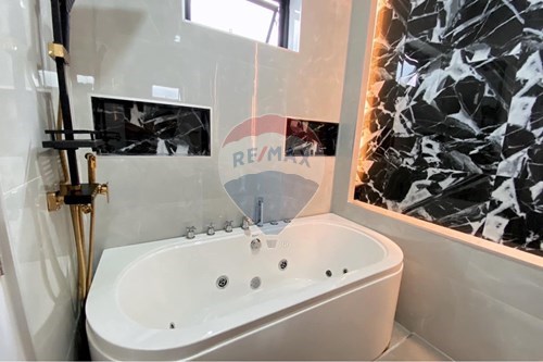 Affordable Pattaya City Home: 4BR, 2BA, Prime Location photo
