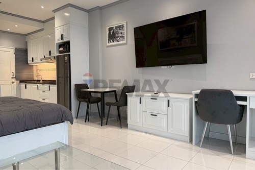 Serene 1-Bed Condo in Jomtien: Your Oasis Awaits
