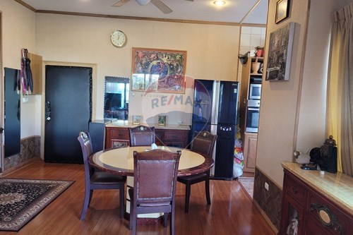 Massive 140 Sqm Corner Unit at Jomtien Beach!