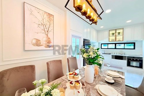 Luxury Home in Pattaya Tropical Village - For Sale — photo 3