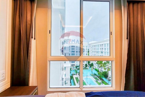 Experience Luxury Living in Jomtien Pattaya Condo photo