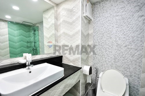 Serene Seaside Condo: 1-Bed Oasis in Jomtien