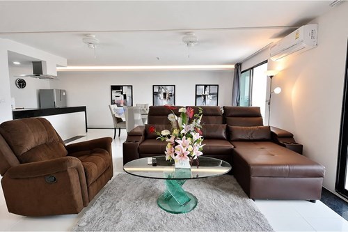Serene Seaside Condo: 1-Bed Oasis in Jomtien