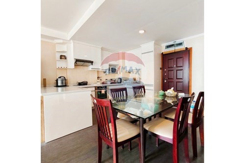 Experience Beachfront Living at View Talay 5C in Pattaya photo