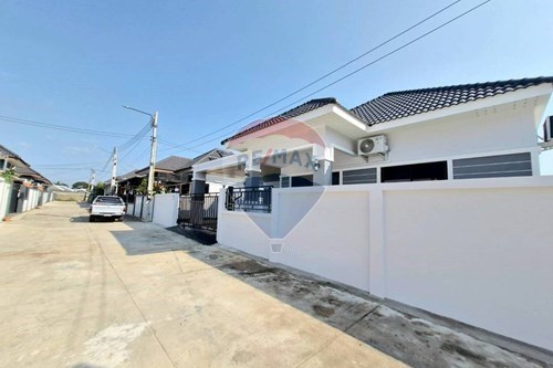 Luxury Modern Home in Bang Lamung, Chonburi photo